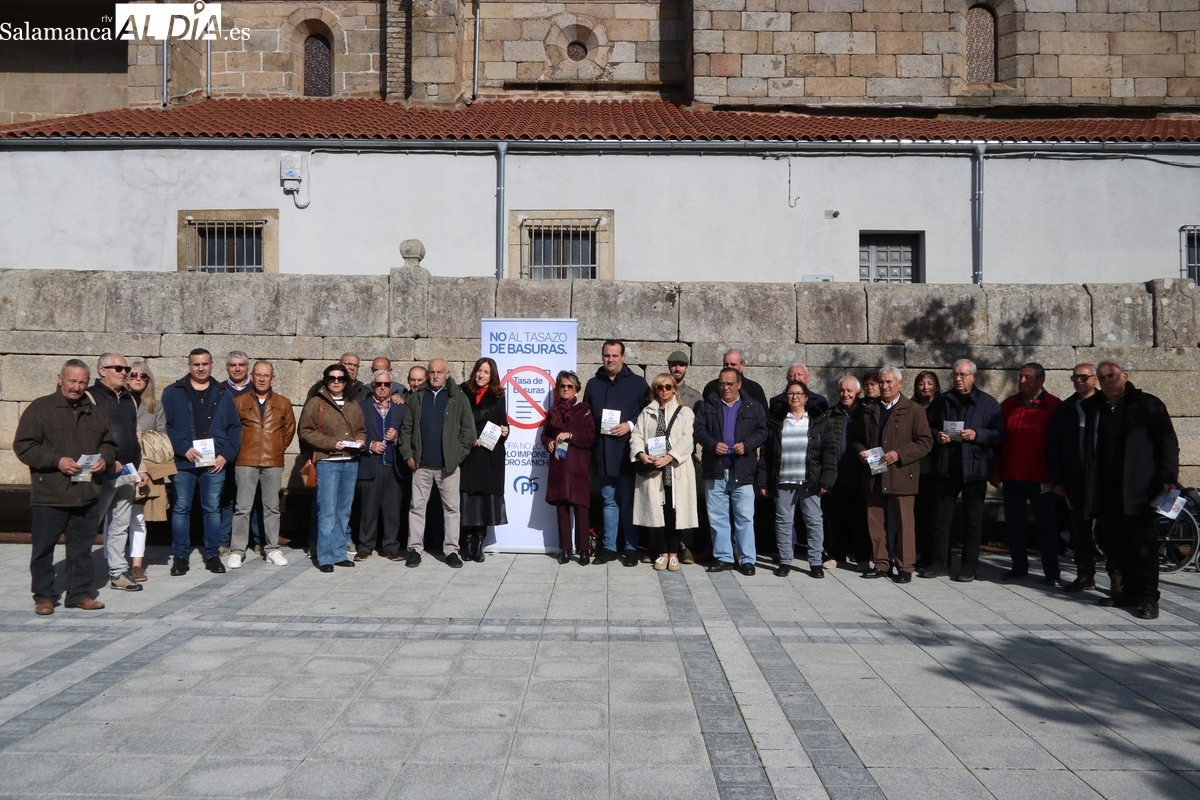 El PP de Salamanca inicia en Vitigudino su campaña contra la tasa de basuras