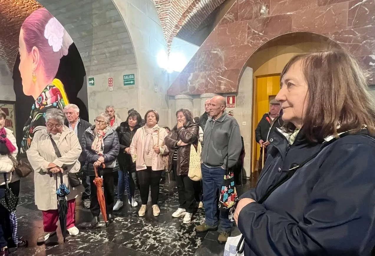Foto 7 - Un amplio grupo de jubilados de Navasfr&iacute;as disfruta de un d&iacute;a de convivencia en Plasencia