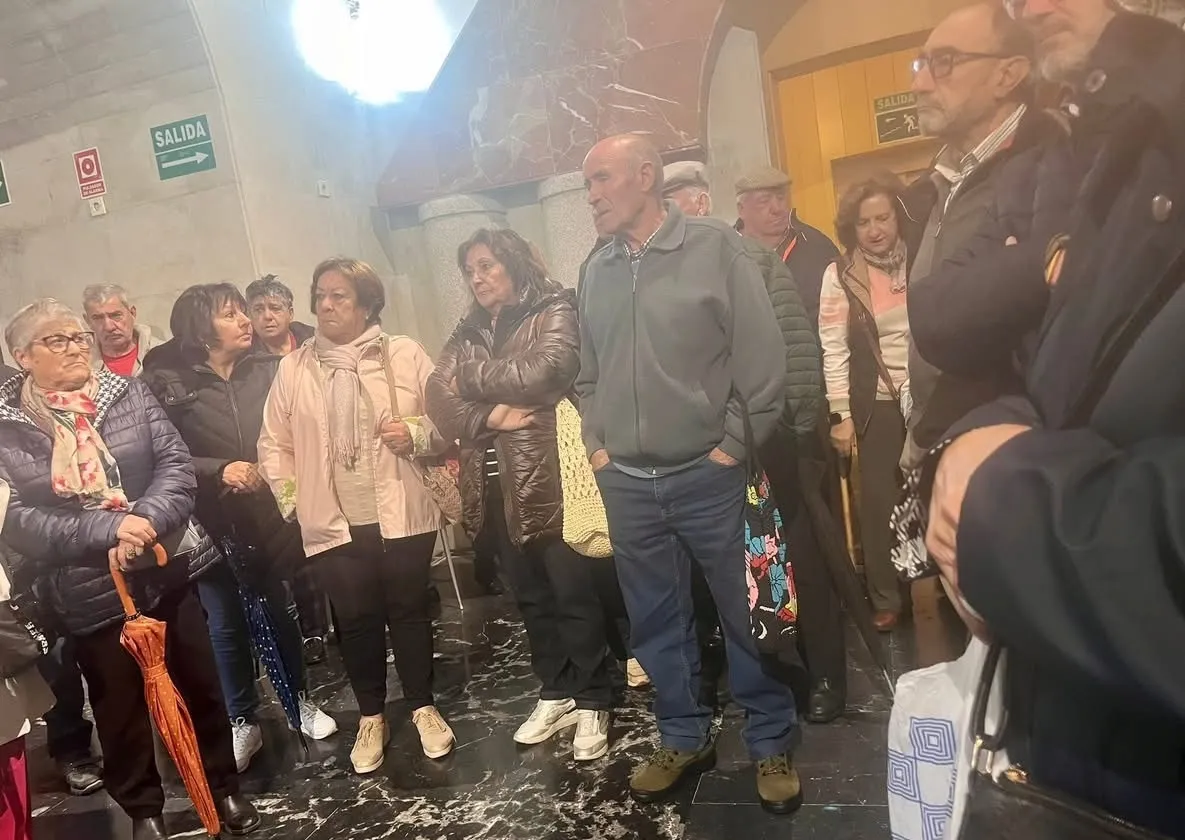 Foto 8 - Un amplio grupo de jubilados de Navasfr&iacute;as disfruta de un d&iacute;a de convivencia en Plasencia
