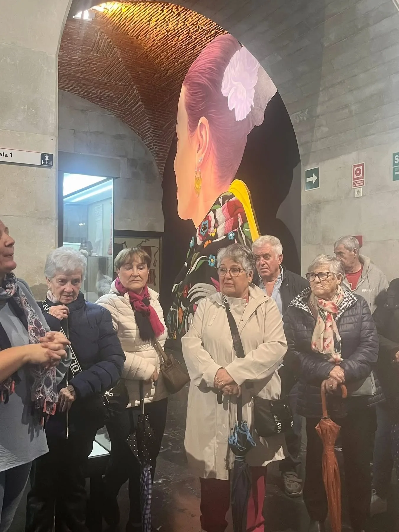 Foto 10 - Un amplio grupo de jubilados de Navasfr&iacute;as disfruta de un d&iacute;a de convivencia en Plasencia