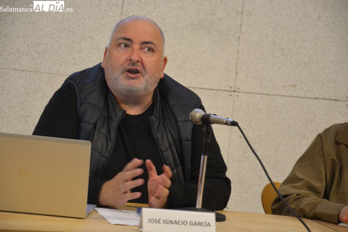 Encuentro en la Casa de las Conchas José Ignacio García con los autores Esenciales de Castilla y León