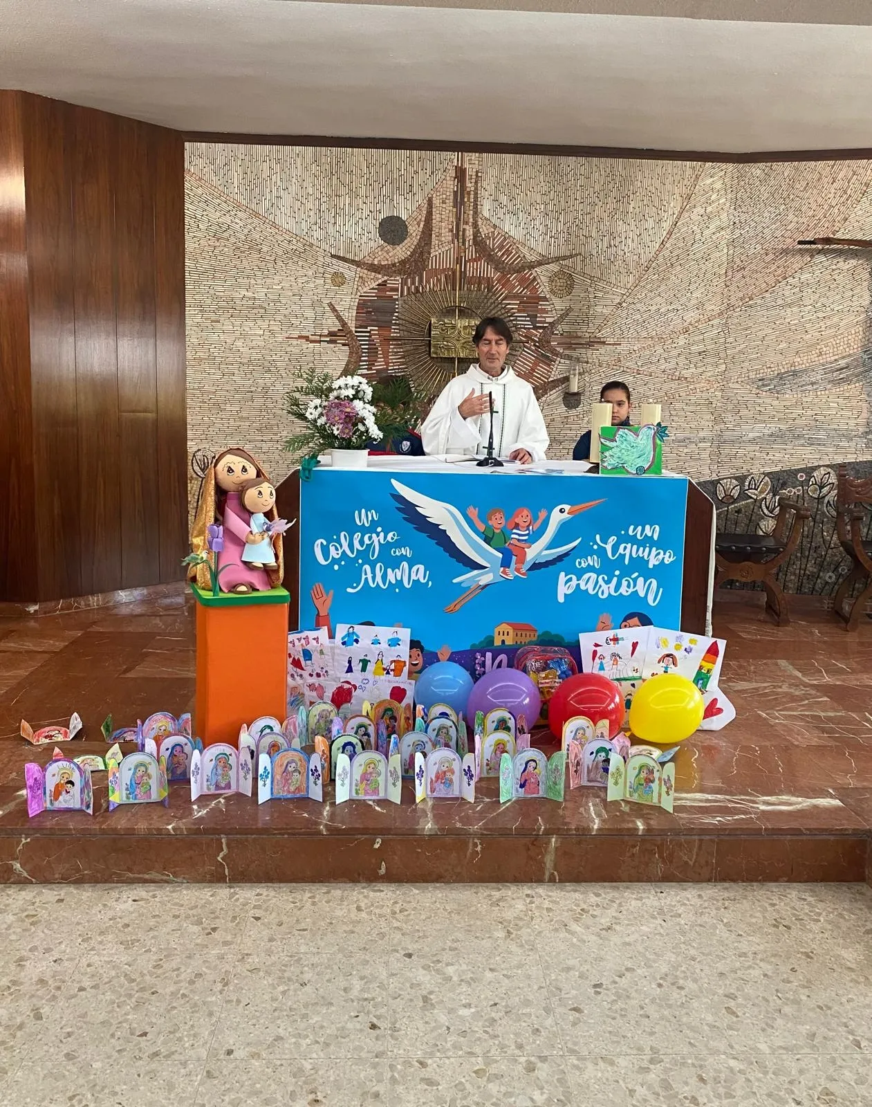 El Colegio Misioneras de la Providencia conmemora la festividad de su patrona en una jornada de convivencia