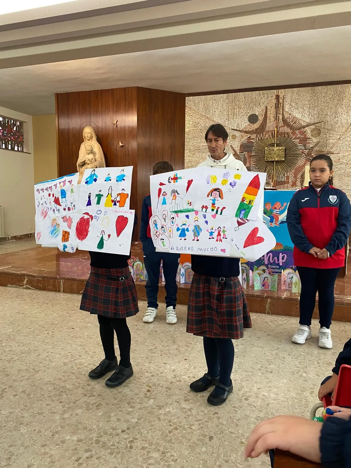 El Colegio Misioneras de la Providencia conmemora la festividad de su patrona en una jornada de convivencia