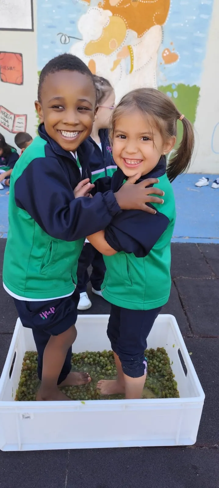 Foto 5 - Los alumnos de Infantil del Colegio Misioneras de la Providencia celebran la Fiesta de la Vendimia