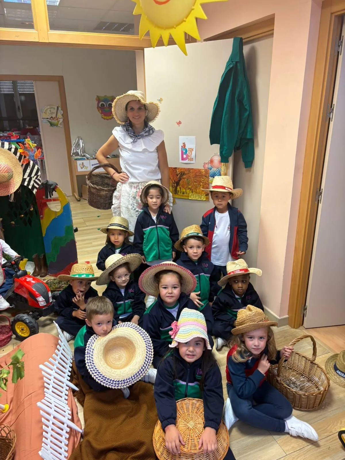 Foto 2 - Los alumnos de Infantil del Colegio Misioneras de la Providencia celebran la Fiesta de la Vendimia