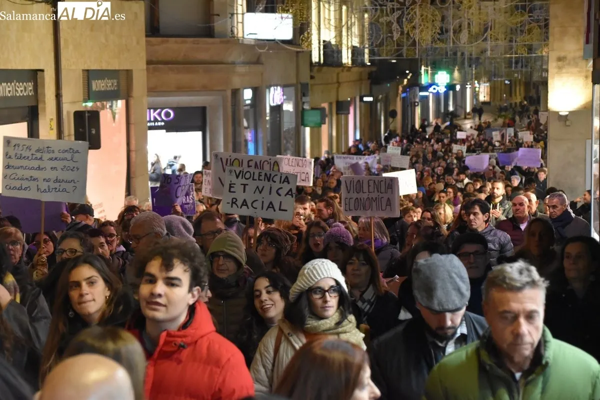 Manifestación del 25N convocada por el Movimiento Feminista de Salamanca. Fotos: Toni Sánchez