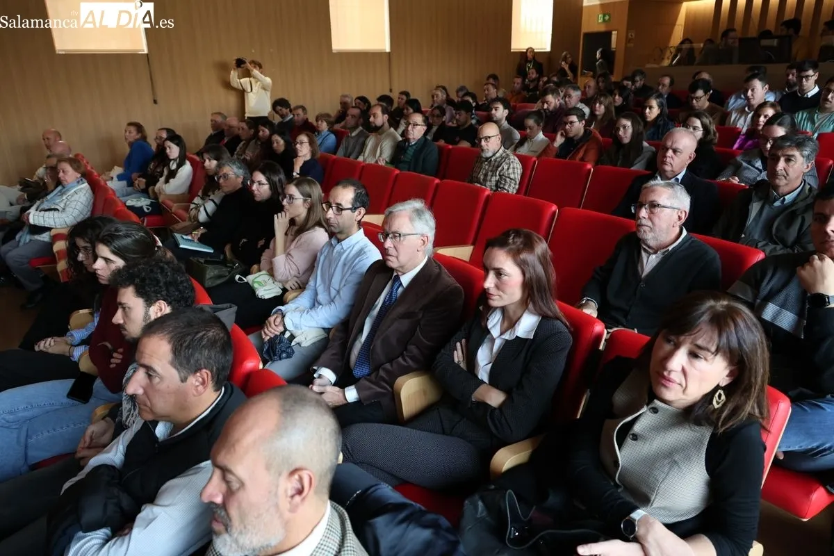 Manuel Pimentel durante su intervención en la primera jornada profesional de la Cátedra MIRAT-USAL de Nutrición Vegetal. Foto de David Sañudo