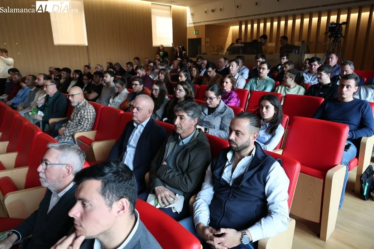 Manuel Pimentel durante su intervención en la primera jornada profesional de la Cátedra MIRAT-USAL de Nutrición Vegetal. Foto de David Sañudo