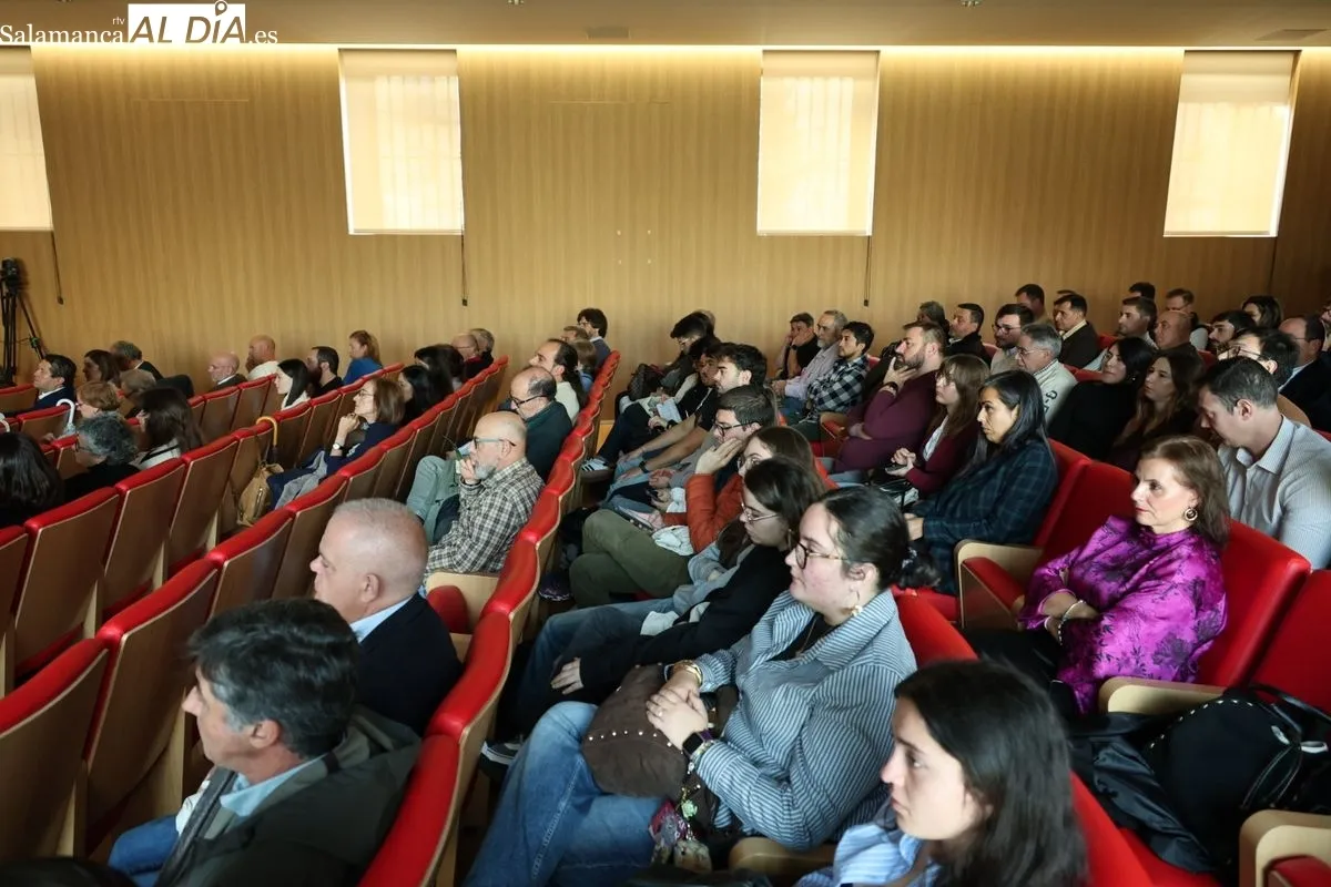 Manuel Pimentel durante su intervención en la primera jornada profesional de la Cátedra MIRAT-USAL de Nutrición Vegetal. Foto de David Sañudo