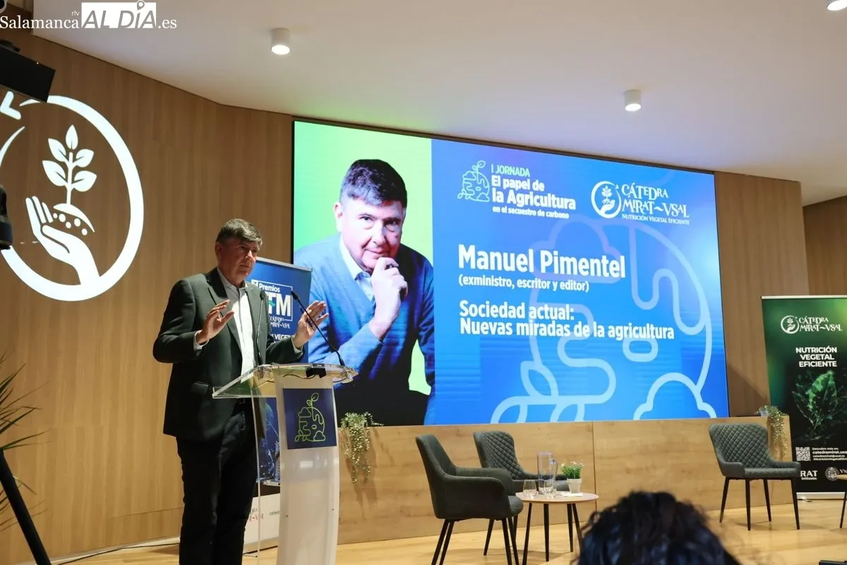 Manuel Pimentel durante su intervención en la primera jornada profesional de la Cátedra MIRAT-USAL de Nutrición Vegetal. Foto de David Sañudo