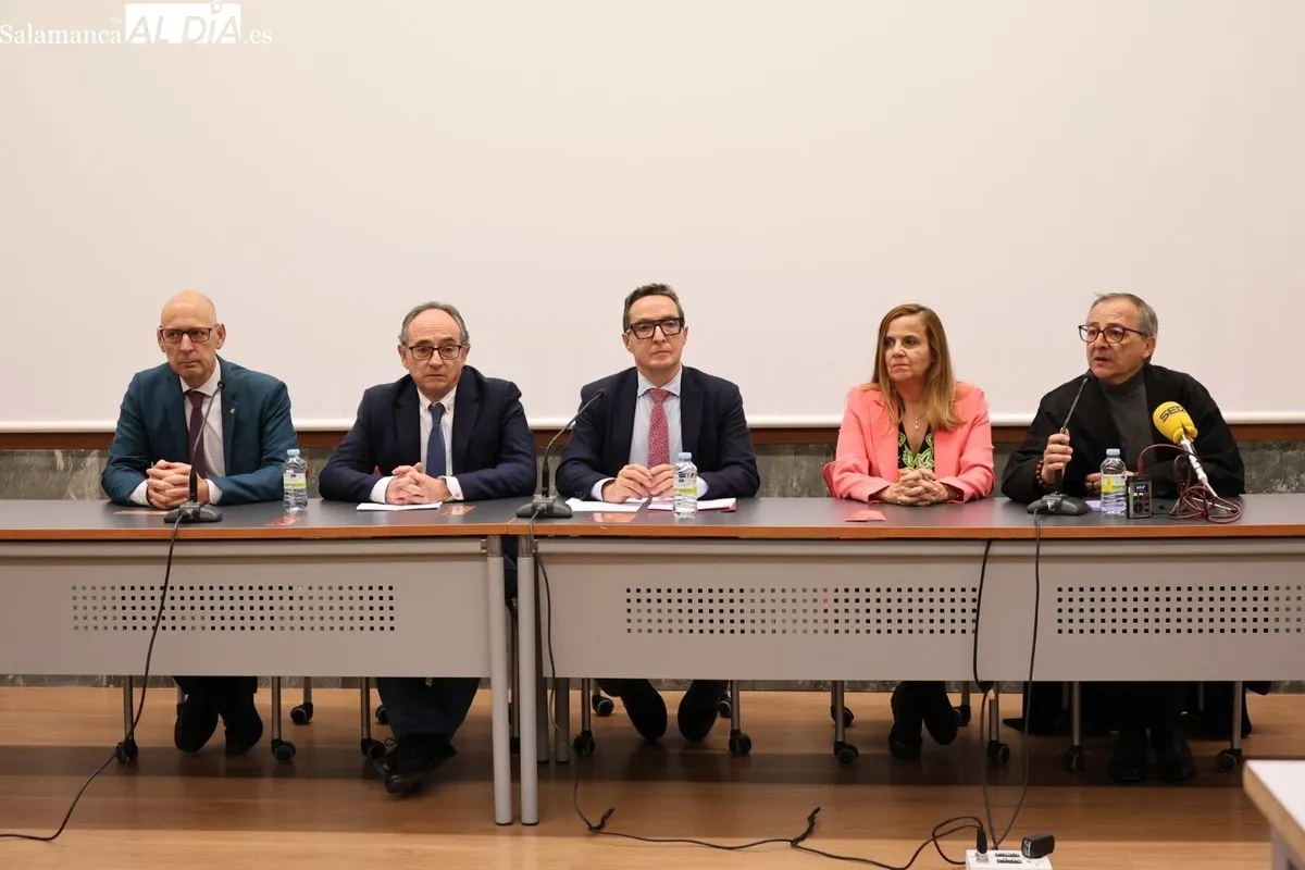 Inauguración de la nueva aula dedicada a Carmen Martín Gaite en la Universidad de Salamanca. Foto de David Sañudo