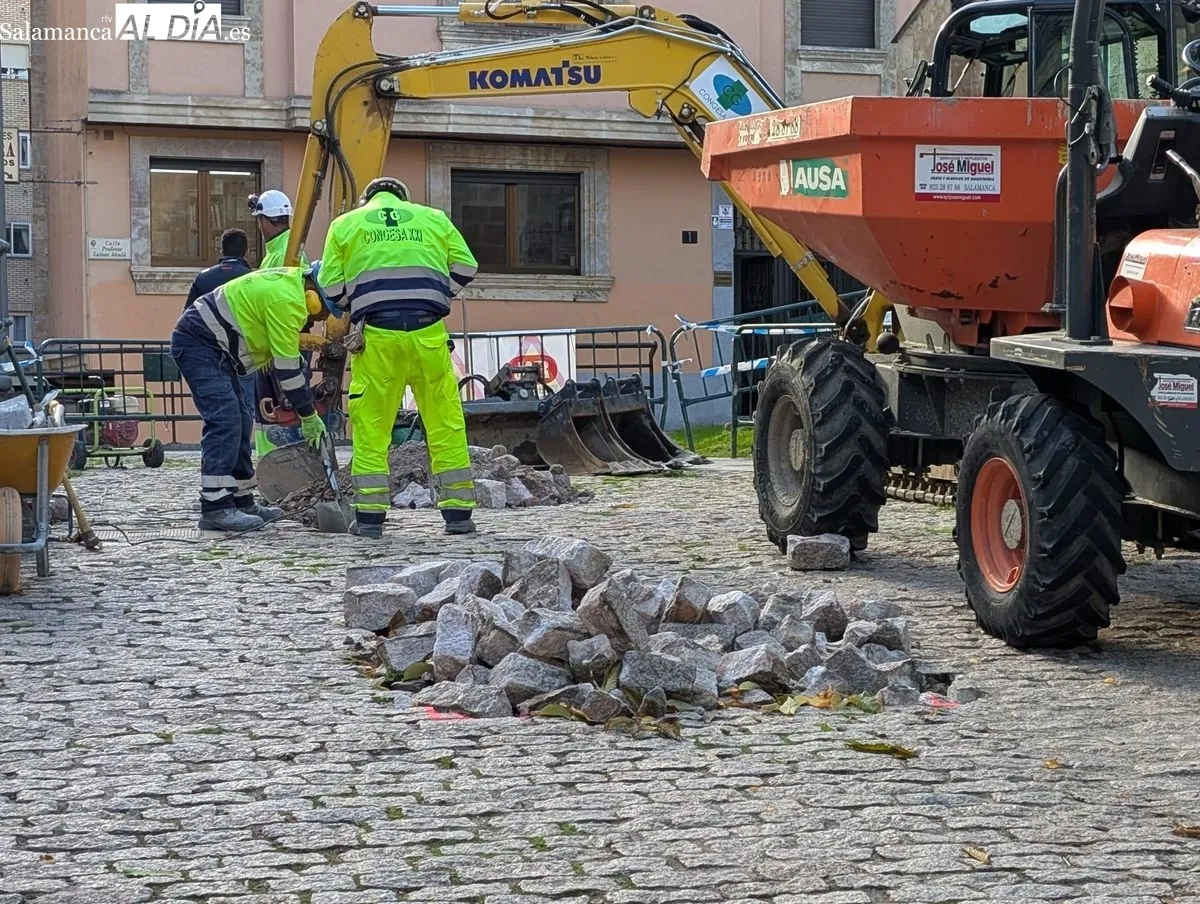 Obras en la plaza de San Cristóbal y Bretón. Foto de David Sañudo