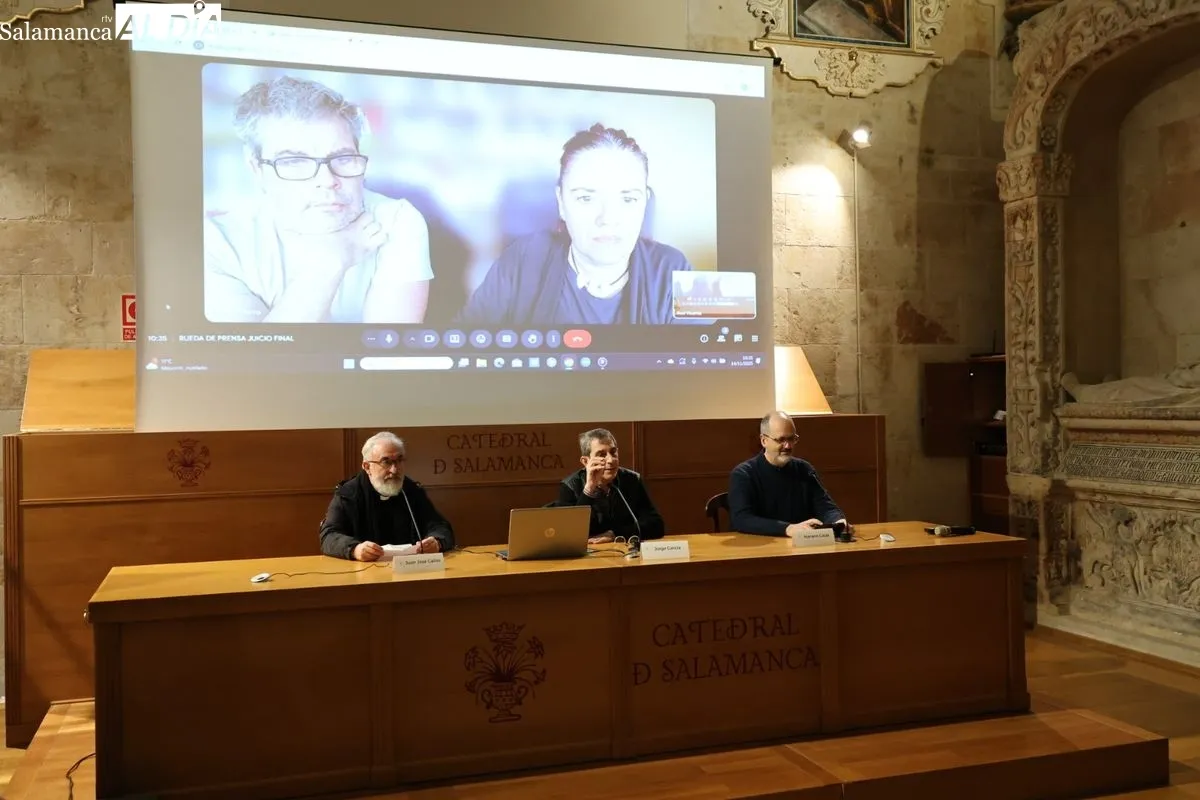 Presentación del audiovisual El Juicio final de la Catedral Vieja de Salamanca: La mirada de fe y un mensaje de esperanza, con Jorge García, Juan Calles y Mariano Casas. Foto de David Sañudo