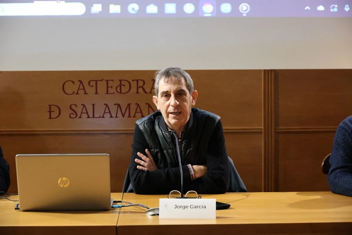 Presentación del audiovisual El Juicio final de la Catedral Vieja de Salamanca: La mirada de fe y un mensaje de esperanza, con Jorge García, Juan Calles y Mariano Casas. Foto de David Sañudo