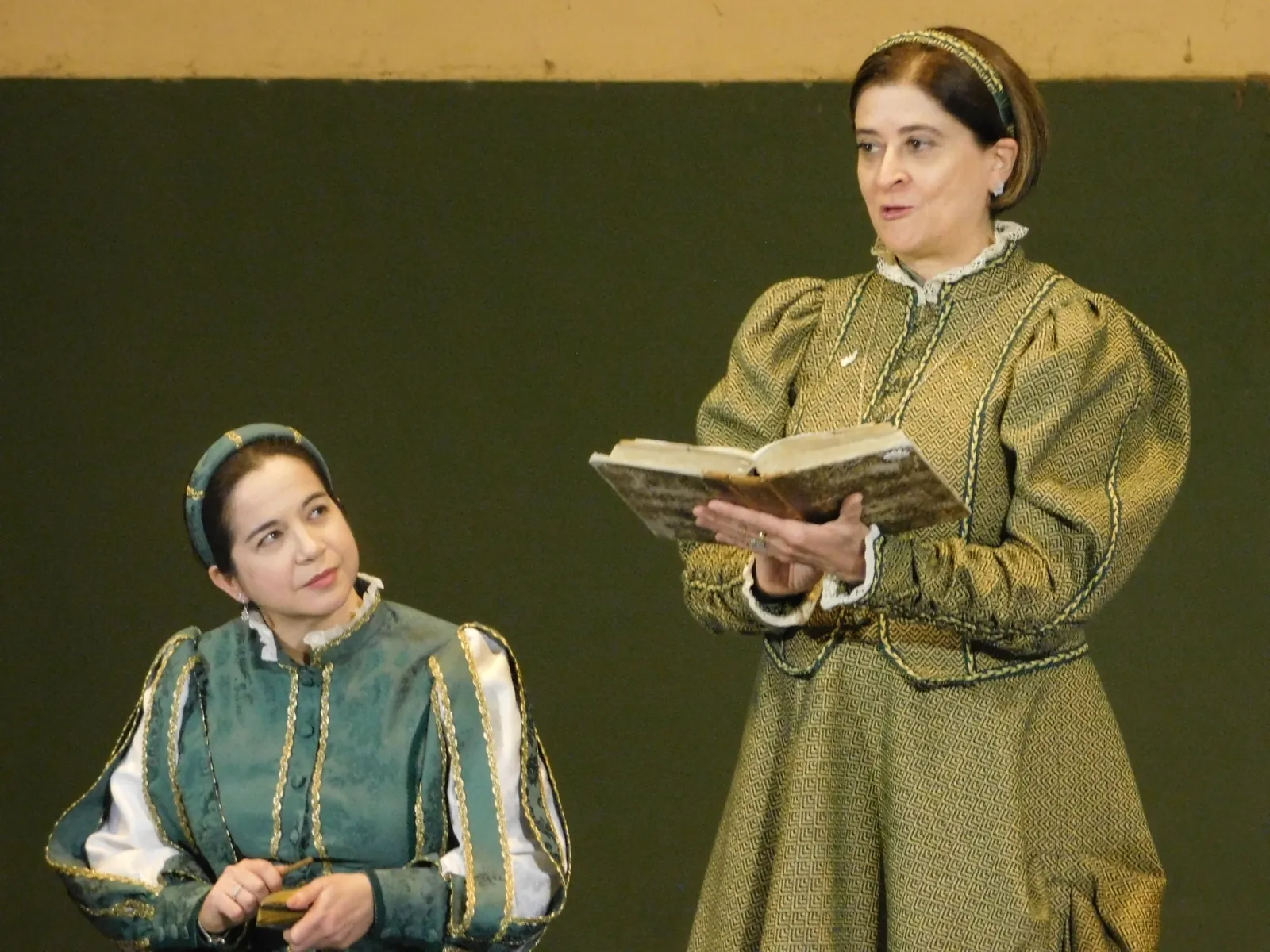 Foto 6 - TOPAS | El teatro de Lazarillo de Tormes llena de emoci&oacute;n el pabell&oacute;n de Topas con la vida de Nebrija