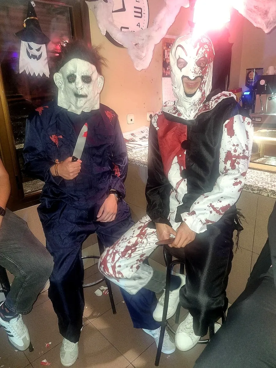 Pequeños y mayores disfrutaron de Halloween a pesar de la lluvia