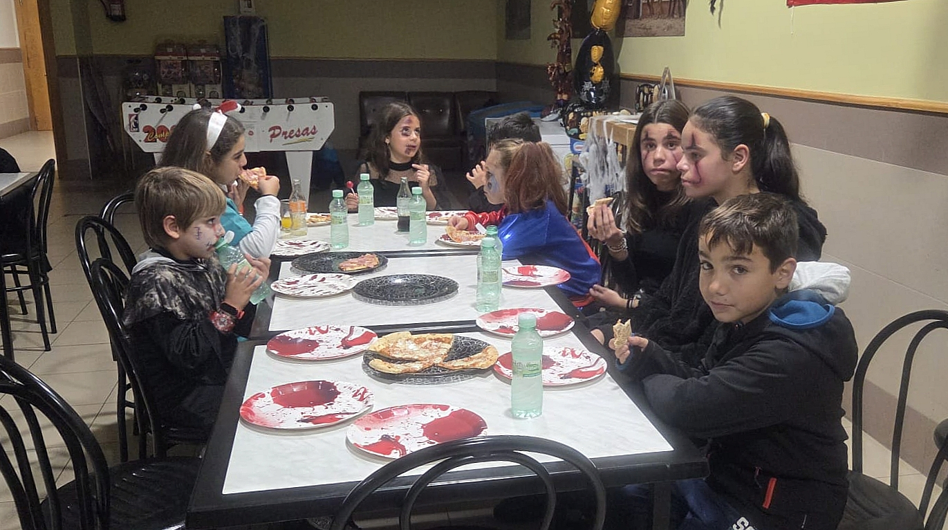 Halloween en Villarino: la lluvia no impide la fiesta