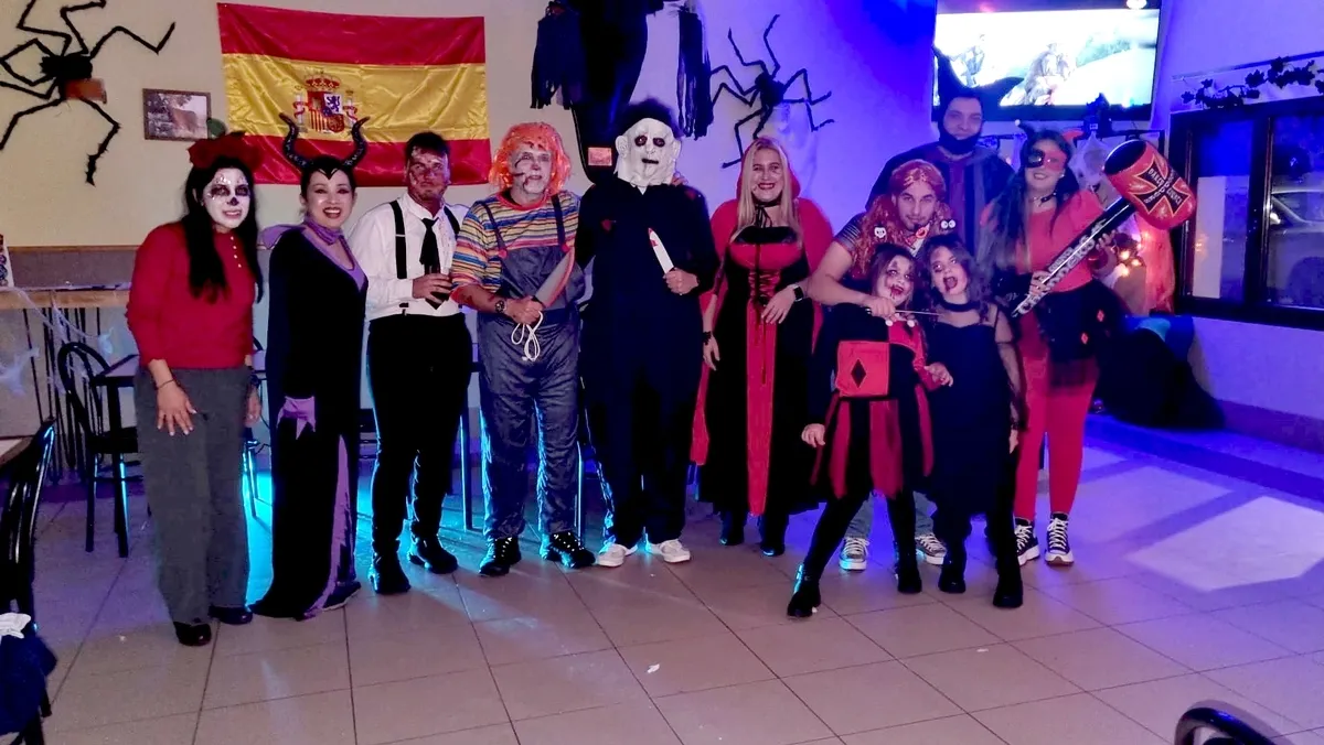 Pequeños y mayores disfrutaron de Halloween a pesar de la lluvia