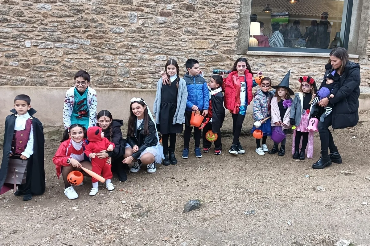 Los niños visitaron cada casa en busca del truco o trato