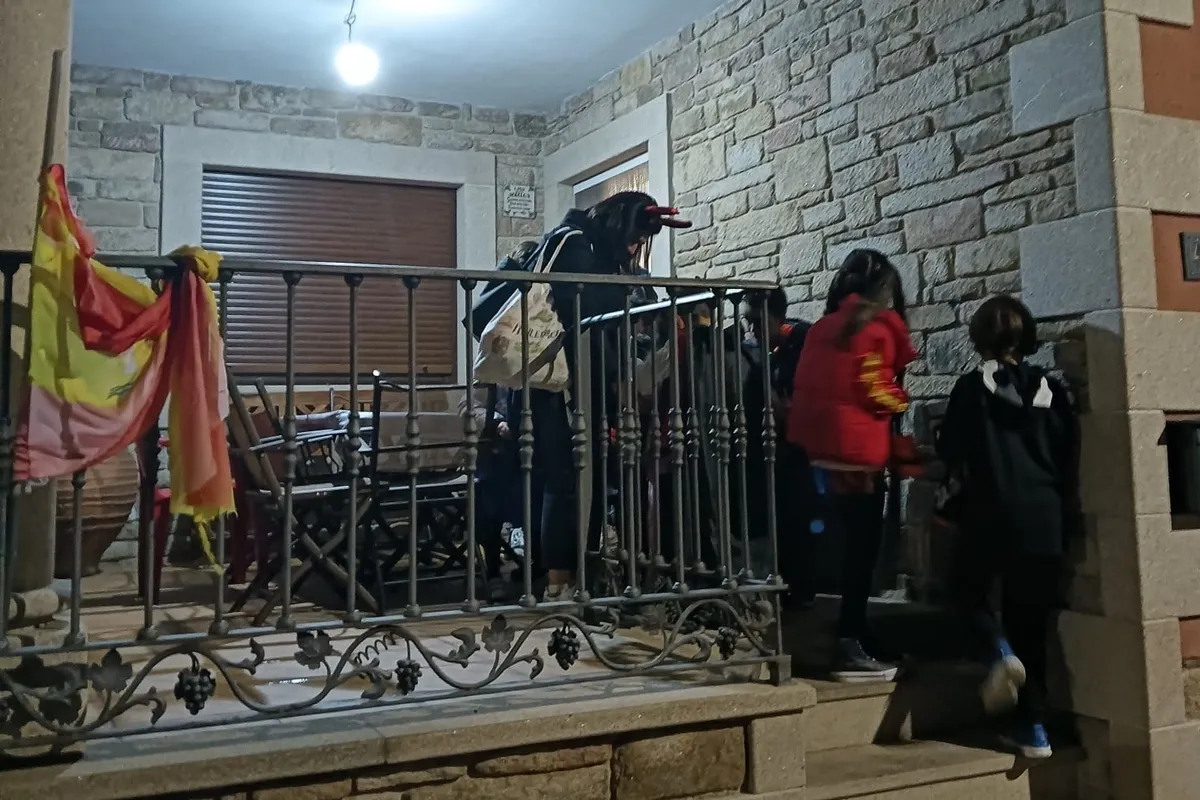 Los niños visitaron cada casa en busca del truco o trato
