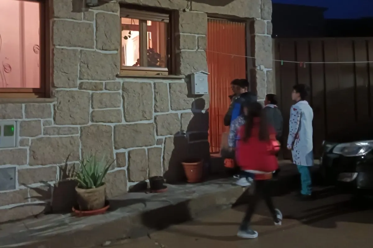 Los niños visitaron cada casa en busca del truco o trato