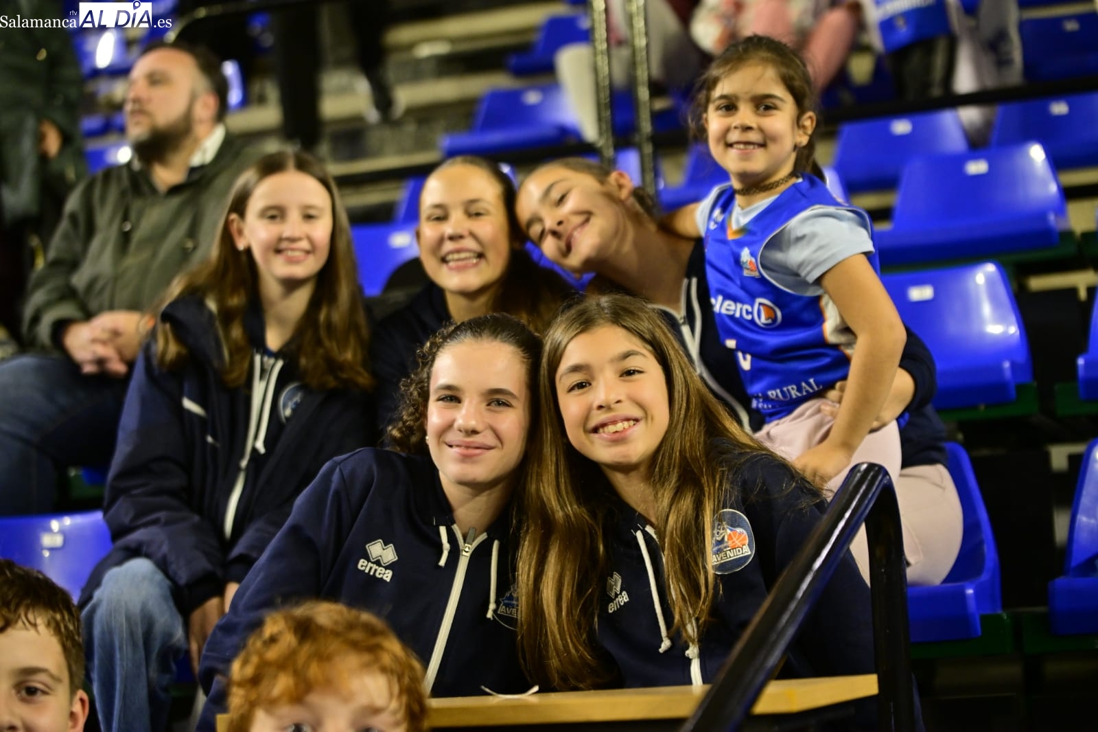 FOTOS | La Marea Azul del Perfumerías Avenida arropa a las suyas antes del parón para superar la crisis deportiva