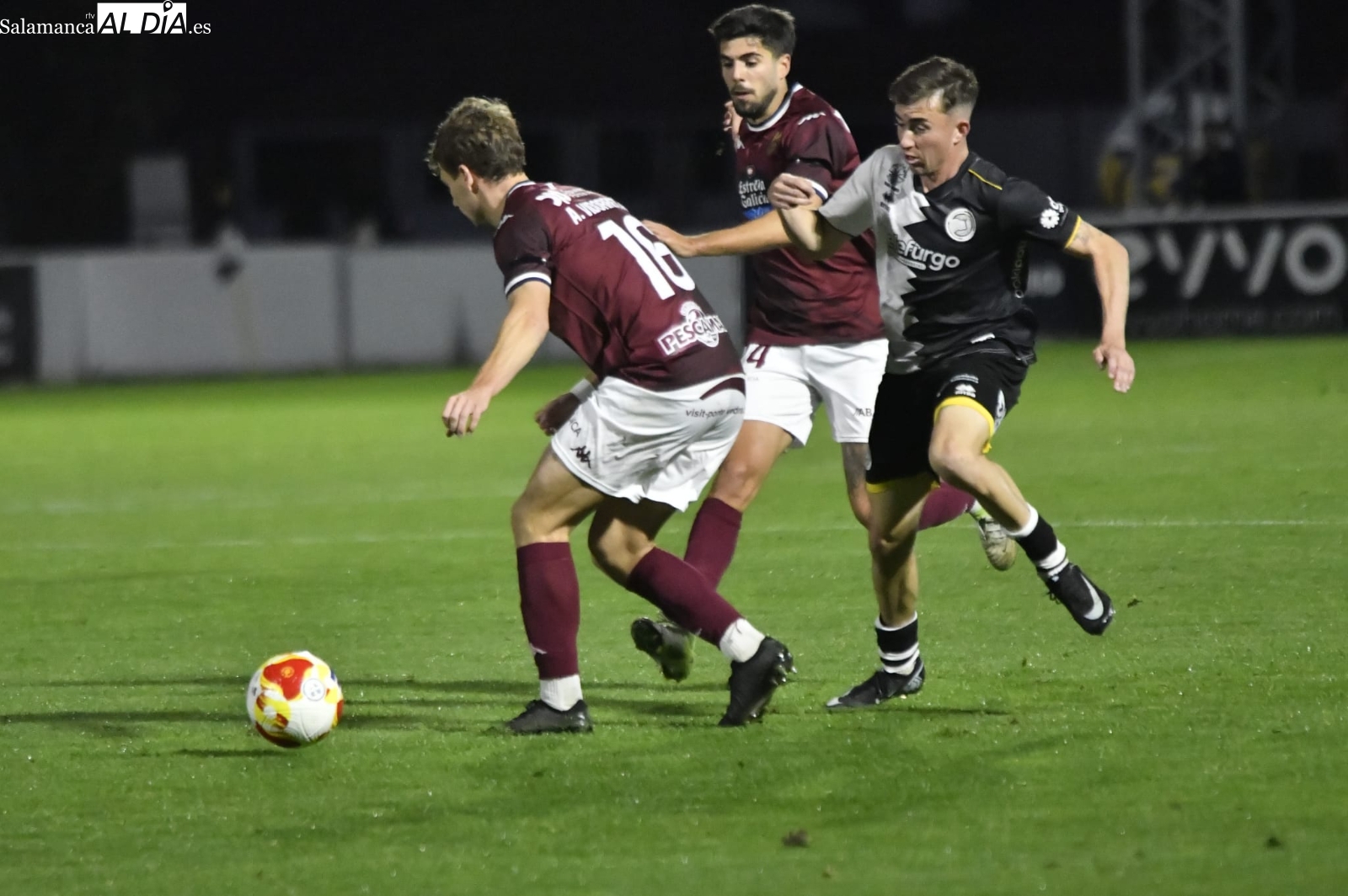 FOTOS Y VÍDEO | Jota alarga en el 88 la buena racha de Unionistas ante el Pontevedra (1-1)