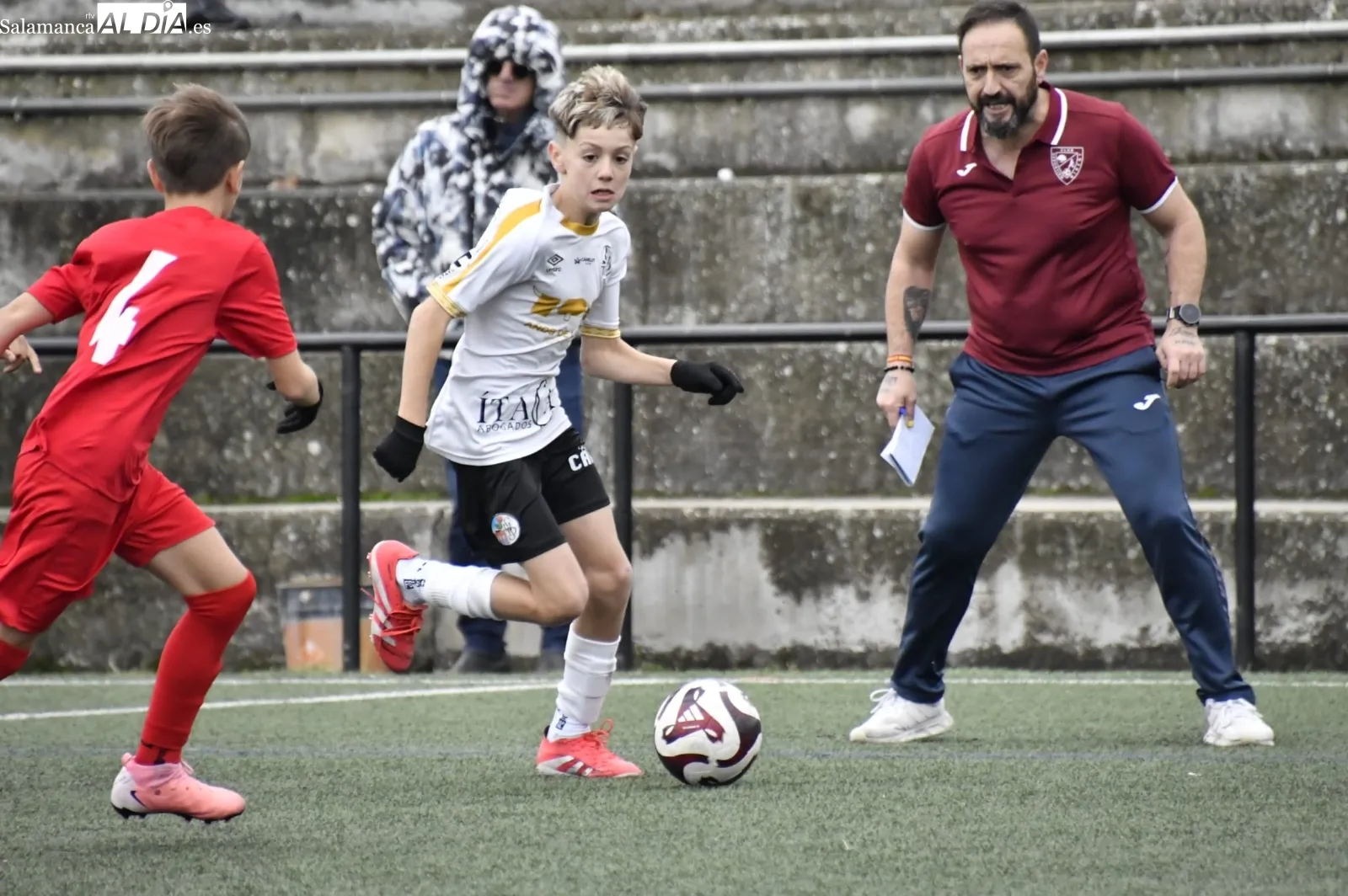 Foto 9 - FOTOS | Emocionante jornada de f&uacute;tbol base en Salamanca a mitad de noviembre