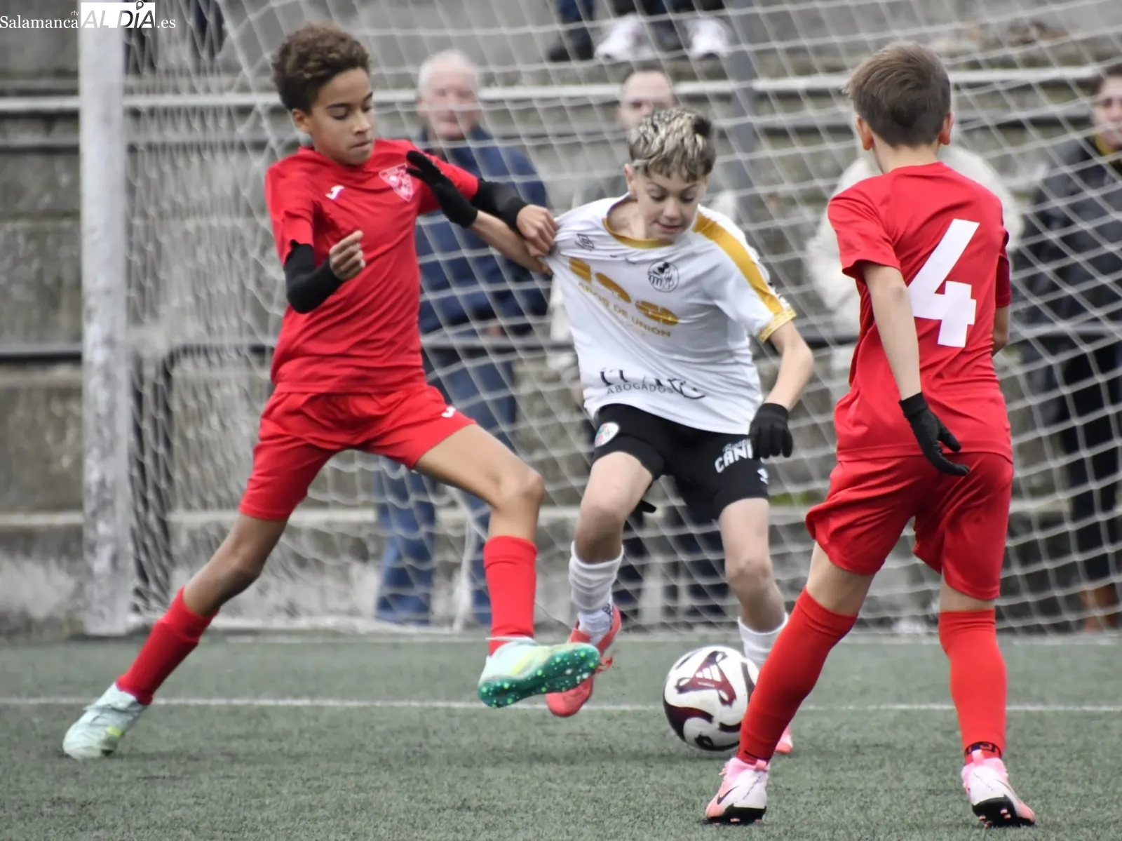 Foto 8 - FOTOS | Emocionante jornada de f&uacute;tbol base en Salamanca a mitad de noviembre
