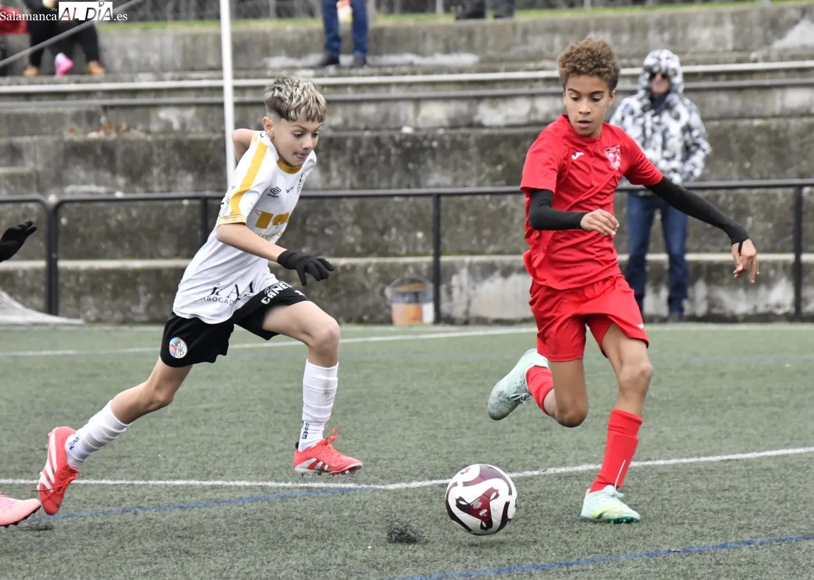 Foto 4 - FOTOS | Emocionante jornada de f&uacute;tbol base en Salamanca a mitad de noviembre