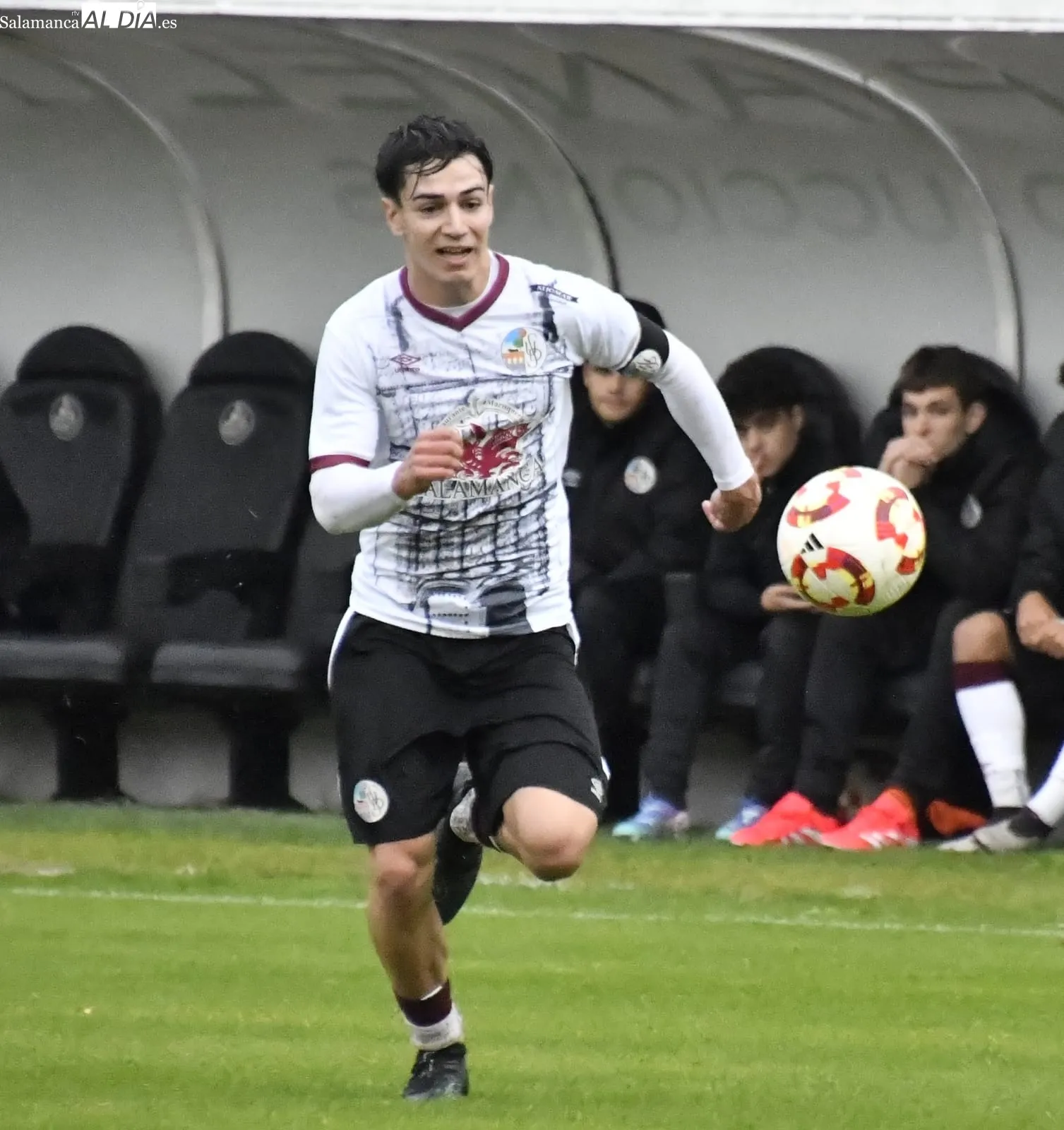 Foto 5 - FOTOS | El Liga Nacional del Salamanca UDS estrena el Helm&aacute;ntico bajo la lluvia y el primer equipo jugar&aacute; en &eacute;l en 24 horas (2-1)