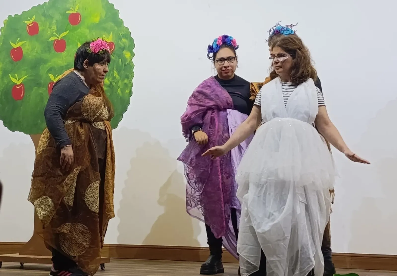 Actuación del grupo de teatro inclusive de Asprodes Vitigudino, en Villavieja