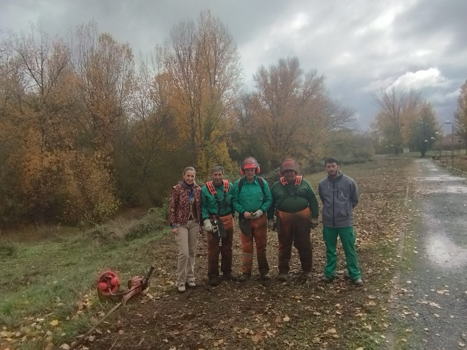 Santa Marta limpia dos kilómetros de la ribera del Tormes
