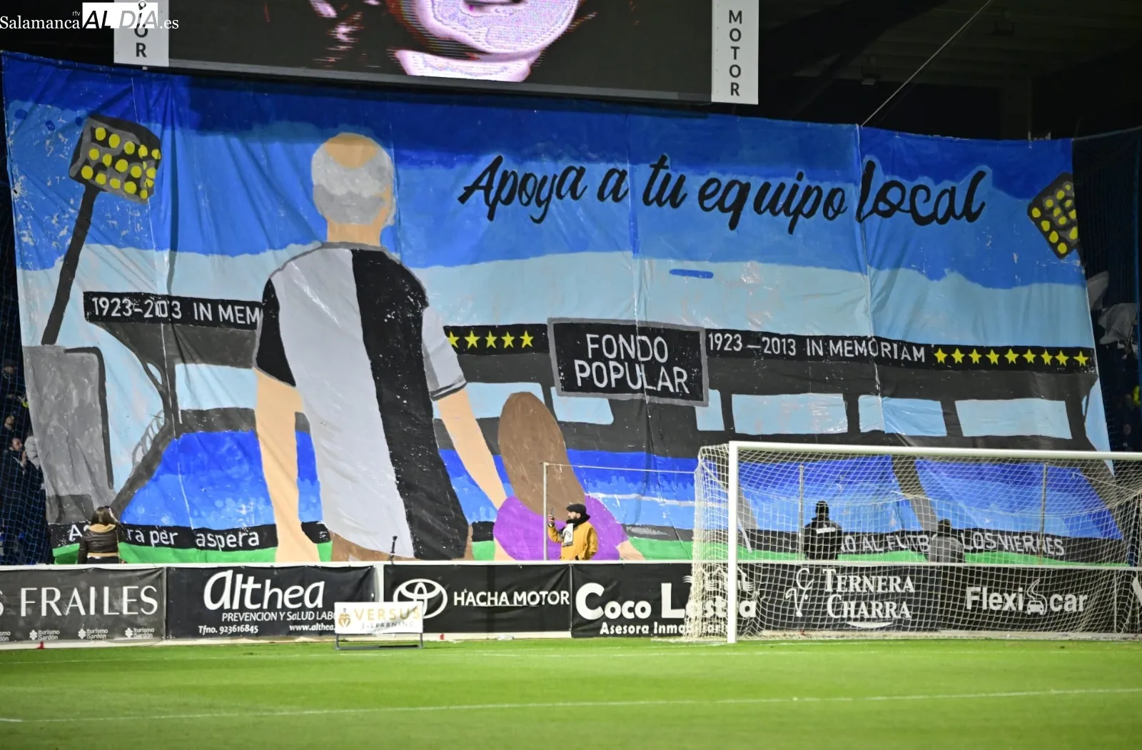 Foto 2 - FOTOS | G&eacute;lido ambiente en Salamanca... y la afici&oacute;n de Unionistas se 'calienta' animando a los suyos contra el Real Madrid Castilla