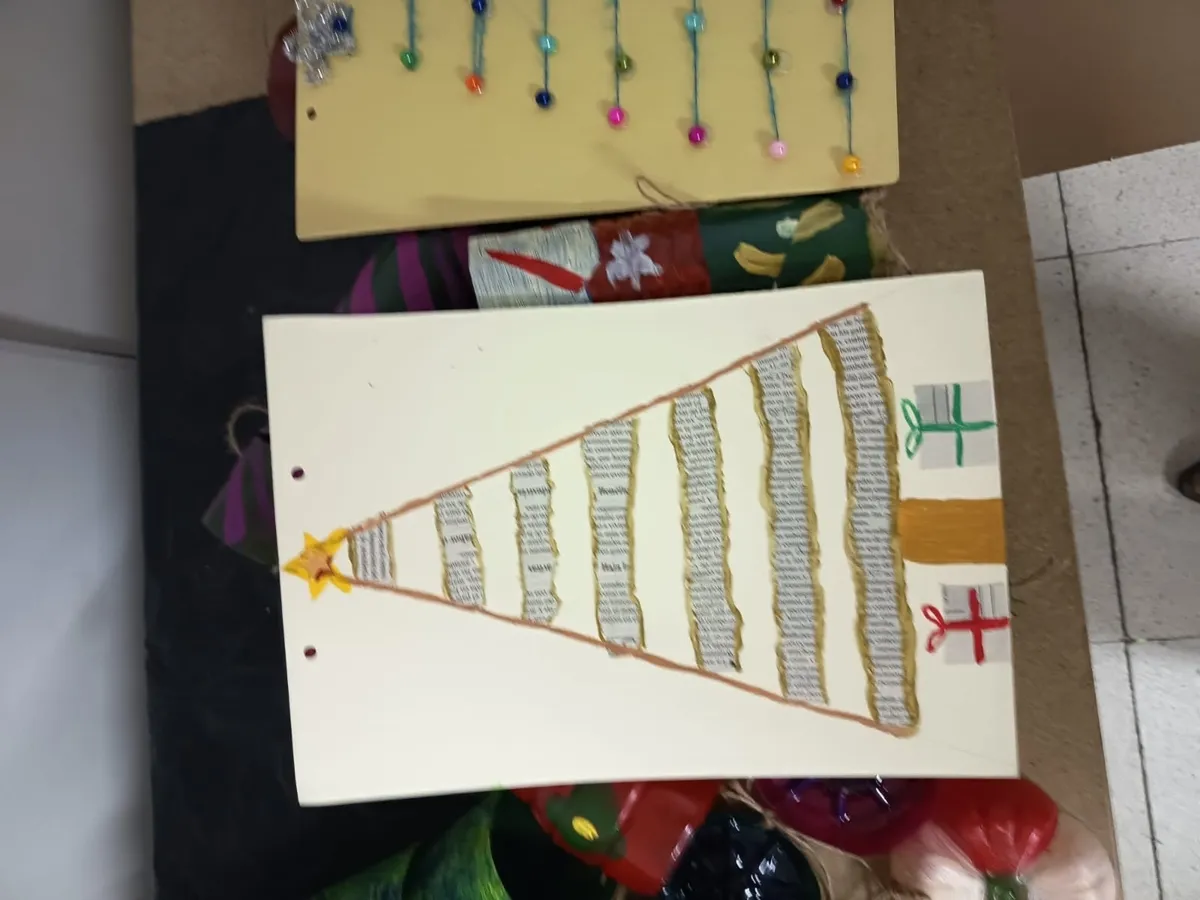 Taller de decoración navideña en Peralejos de Arriba lleno de ilusión e imaginación