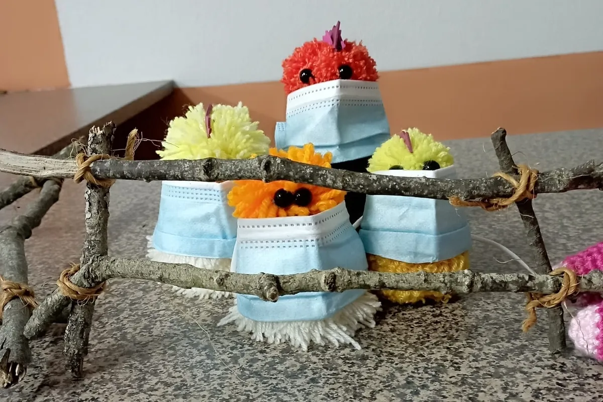 Taller de decoración navideña en Peralejos de Arriba lleno de ilusión e imaginación