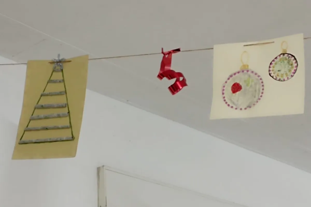 Taller de decoración navideña en Peralejos de Arriba lleno de ilusión e imaginación