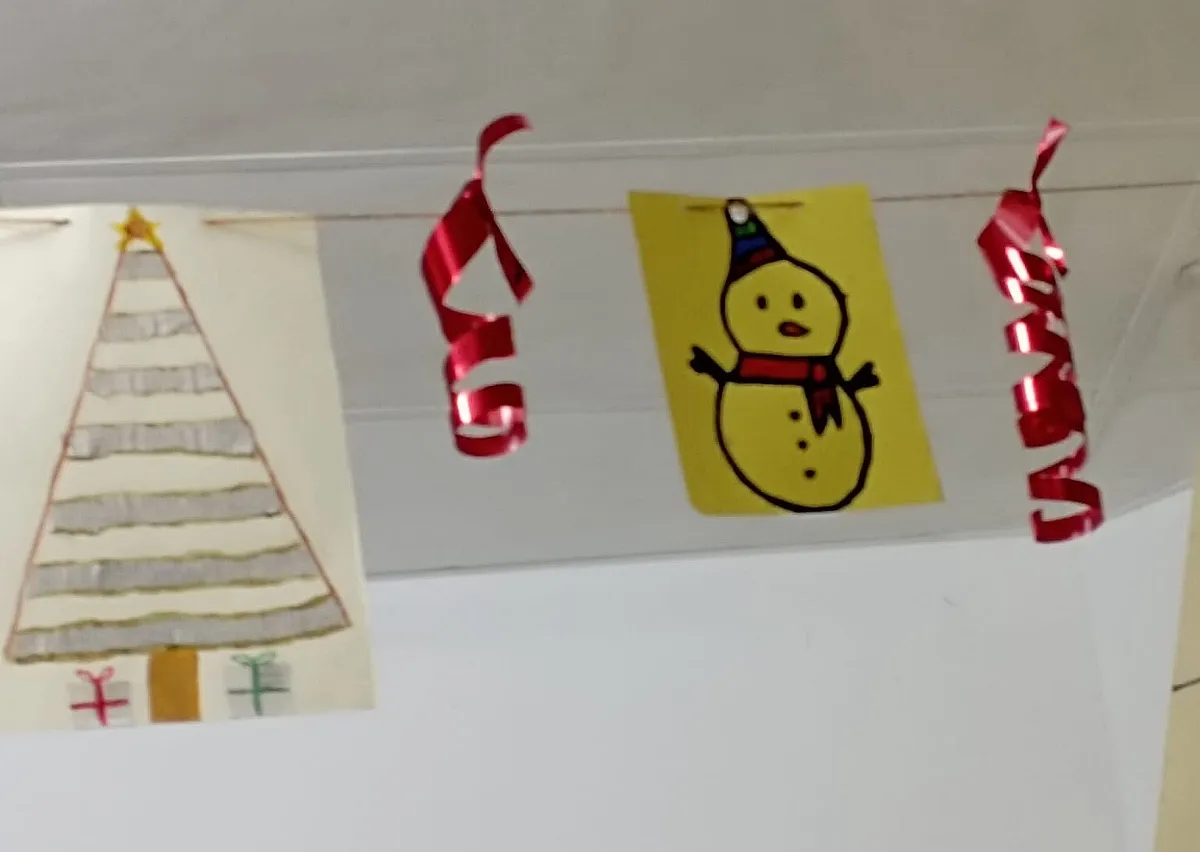 Taller de decoración navideña en Peralejos de Arriba lleno de ilusión e imaginación