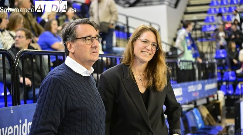 Jorge Recio respalda a Ana Montañana en Perfumerías Avenida