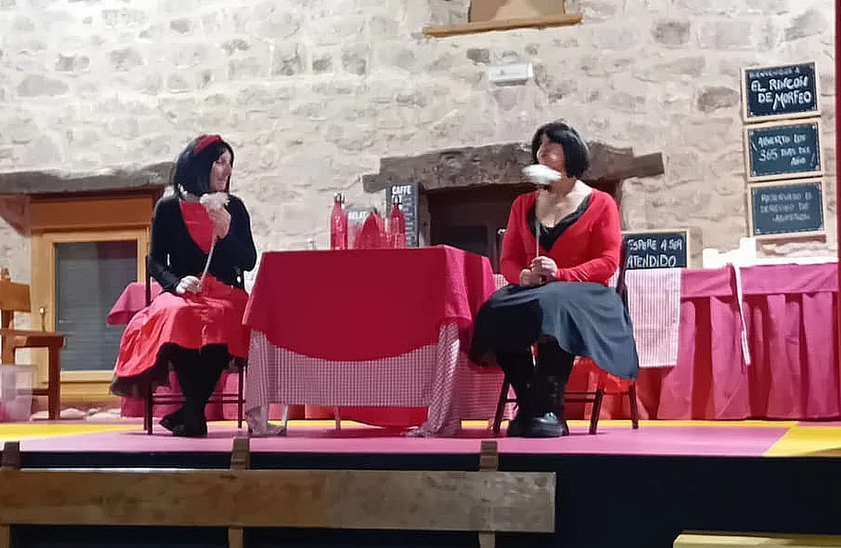 Taller de sensibilización en Cipérez con la obra de teatro 'Si tú me dices ven, no llegues tarde