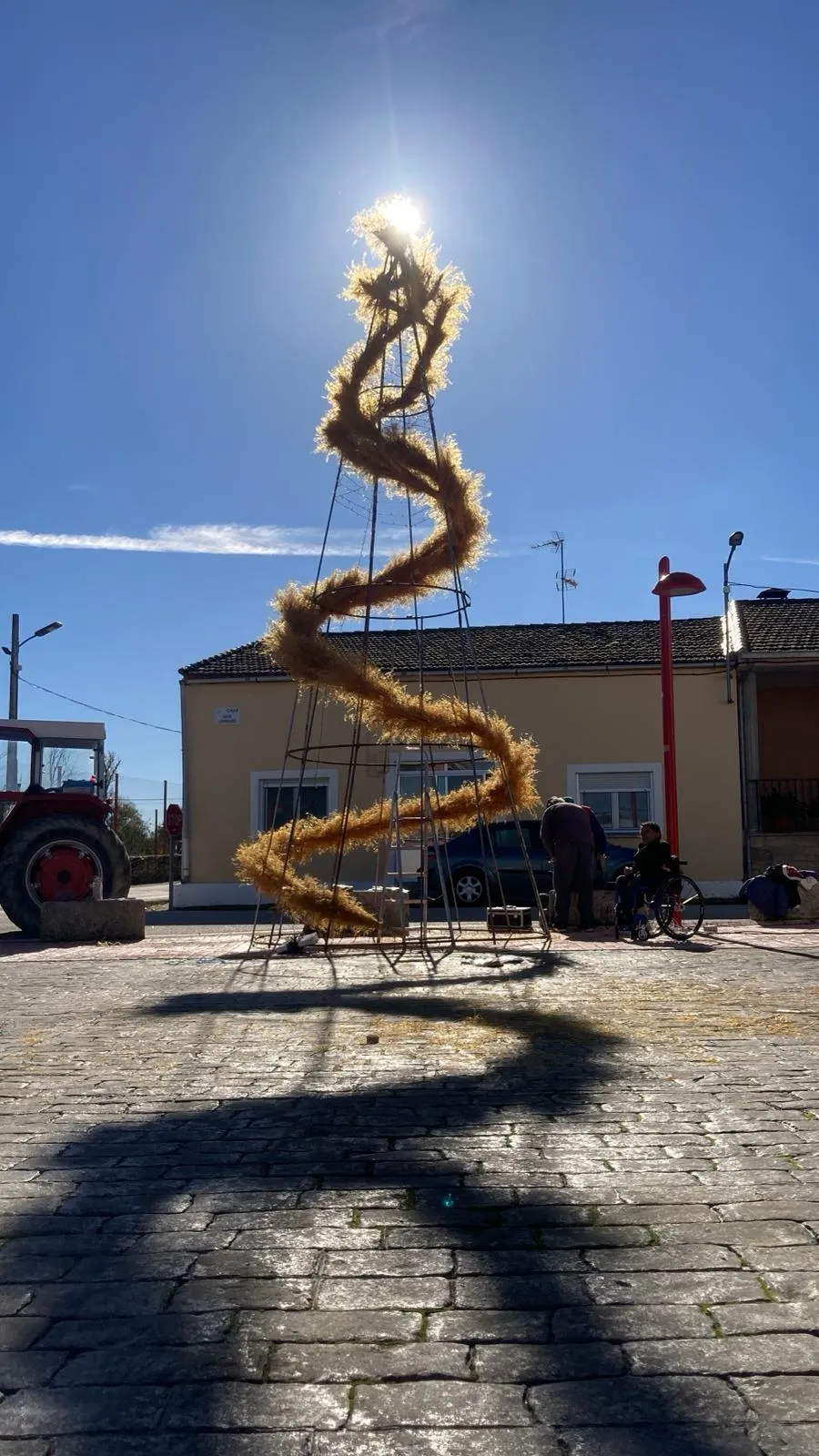 Árbol de Navidad instalado en La Zarza de Pumareda