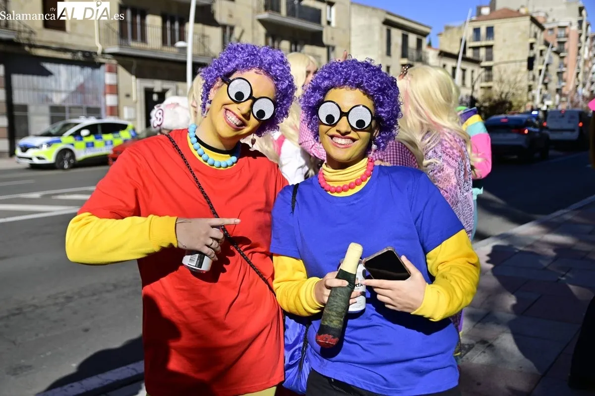 Los alumnos de Educación toman el centro de Salamanca con disfraces y charanga en el día grande de sus fiestas | FOTOS: SALAMANCArtv AL DÍA