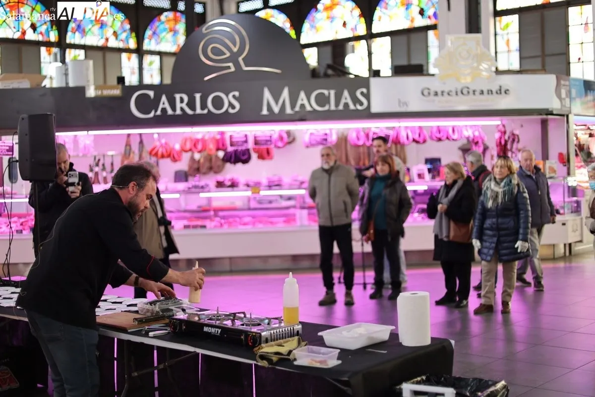 Actividad ‘Posicionamiento del mercado local. Showcooking en el mercado central de Salamanca' | FOTOS: David Sañudo  