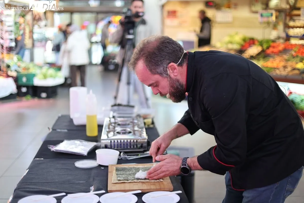 Actividad ‘Posicionamiento del mercado local. Showcooking en el mercado central de Salamanca' | FOTOS: David Sañudo  