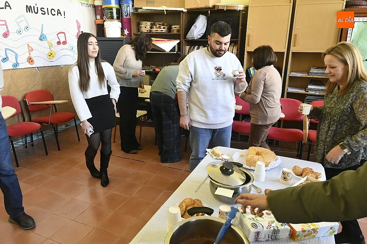Actividades conjuntas entre alumnos, antiguas y futuras maestras del Centro