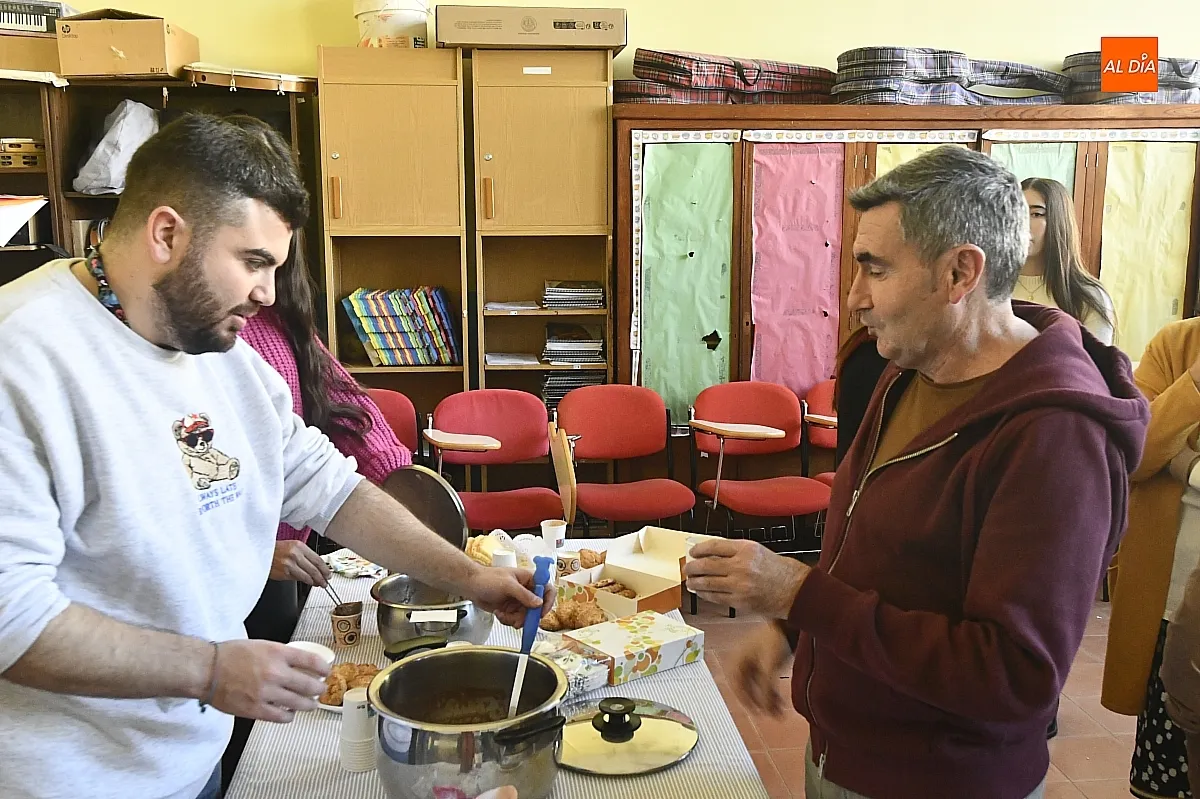 Actividades conjuntas entre alumnos, antiguas y futuras maestras del Centro