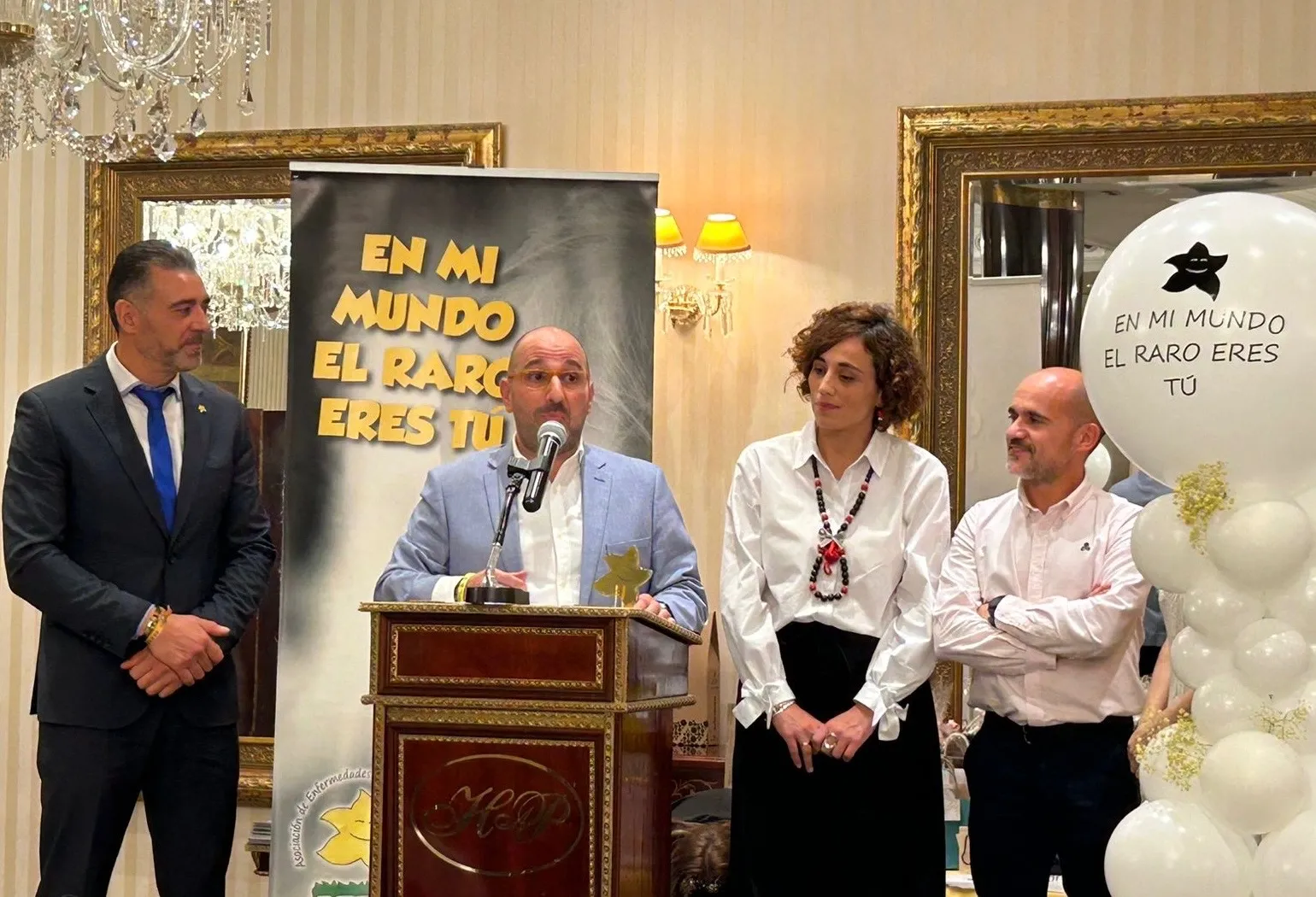 Foto 3 - AERSCyL premia al Ayuntamiento de Pe&ntilde;aranda por su apoyo a la asociaci&oacute;n y la solidaridad