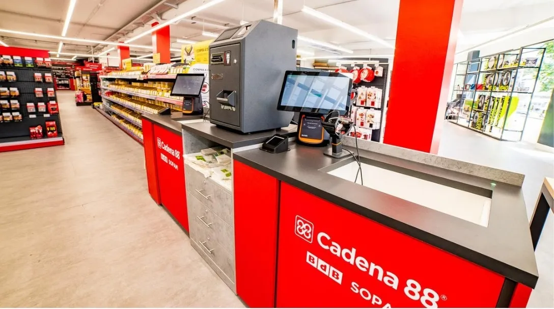 Sistema pionero de cajas de autocobro —el primero de este tipo en el sector ferretero a nivel europeo