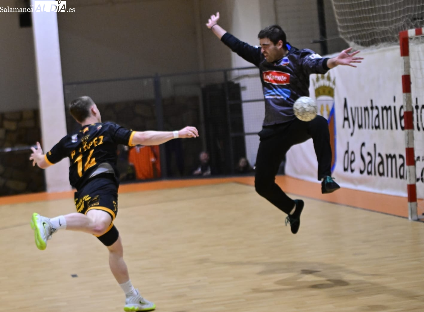 El BM Salamanca lo intenta hasta el final en casa del Arroyo sin éxito (32-29)