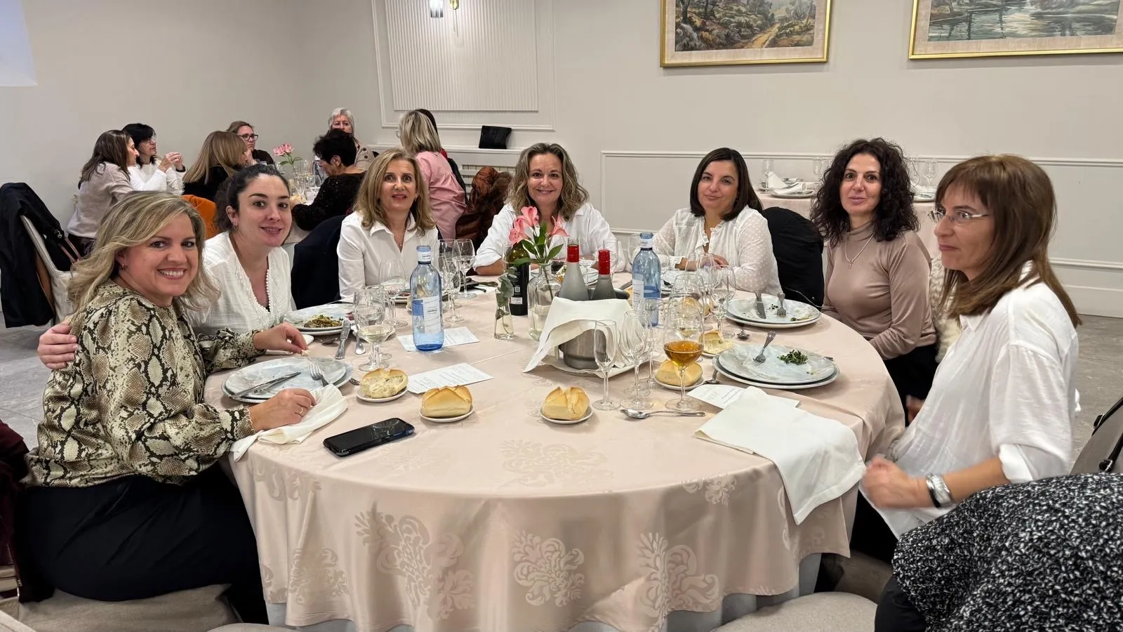 Foto 3 - Una jubilaci&oacute;n entre aplausos: emotiva despedida al doctor Alfonso S&aacute;nchez Escudero